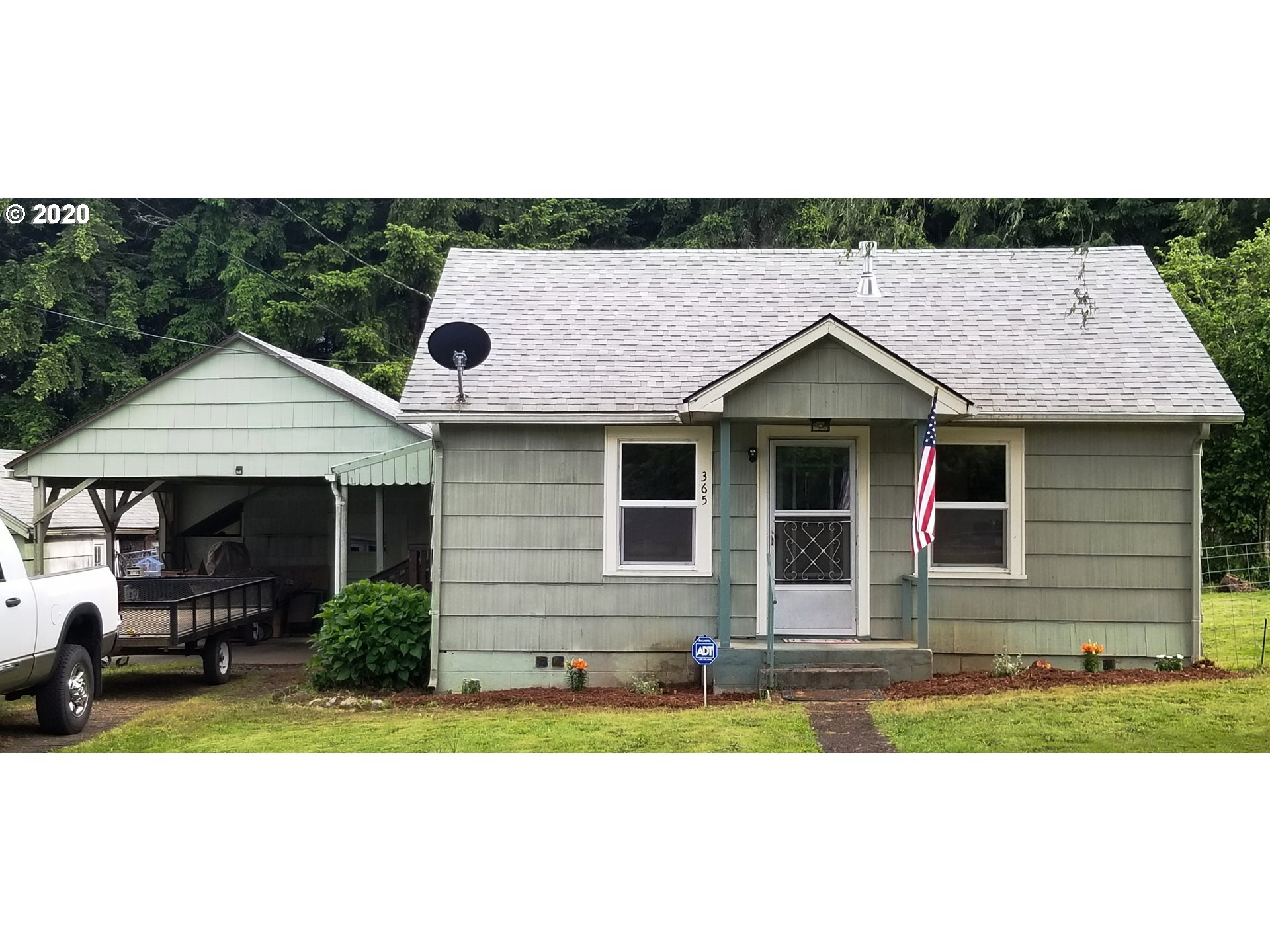 Property Photo: 365 SW Hill Dr OR 97396