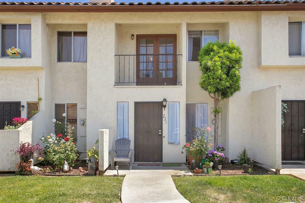 Property Photo: 221 Espanas Gln CA 92026