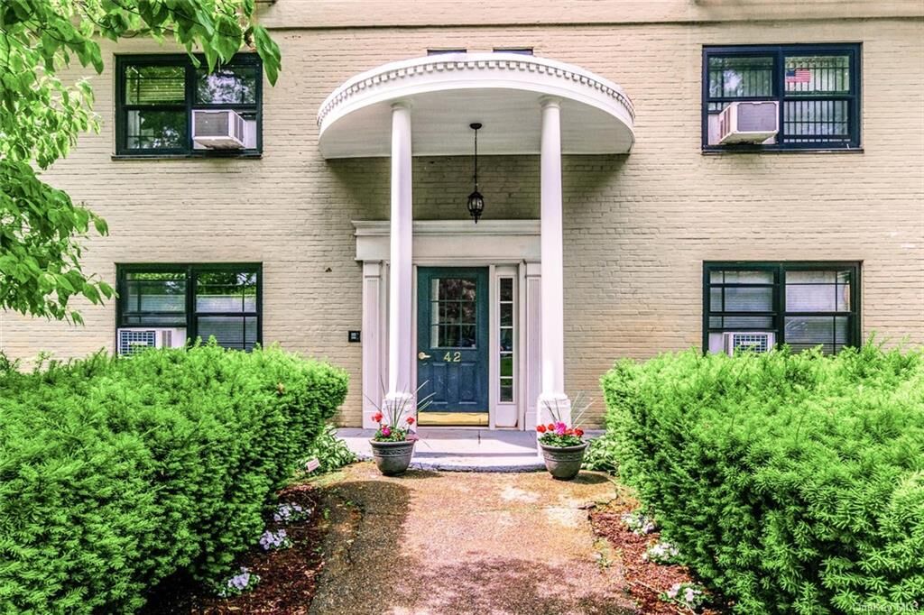 Property Photo:  42 Manchester Road 23  NY 10709