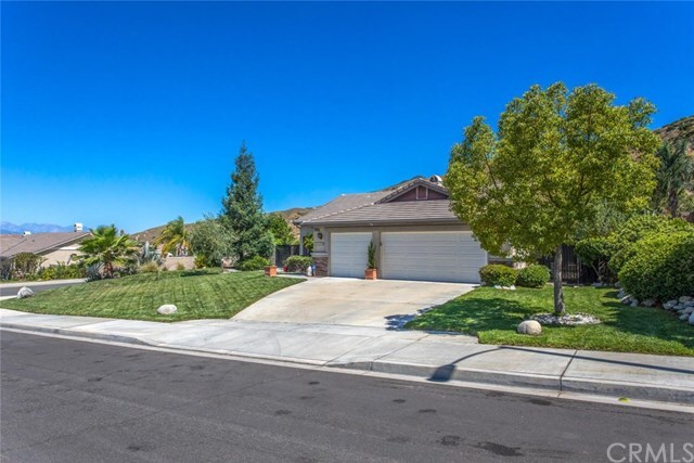 Property Photo: 30708 La Cresta Street CA 92346