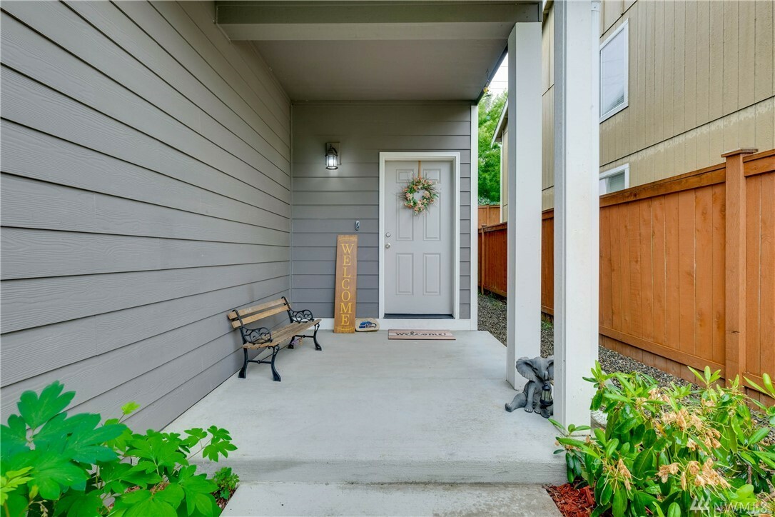 Property Photo:  3831 Earendel Ave  WA 98310 