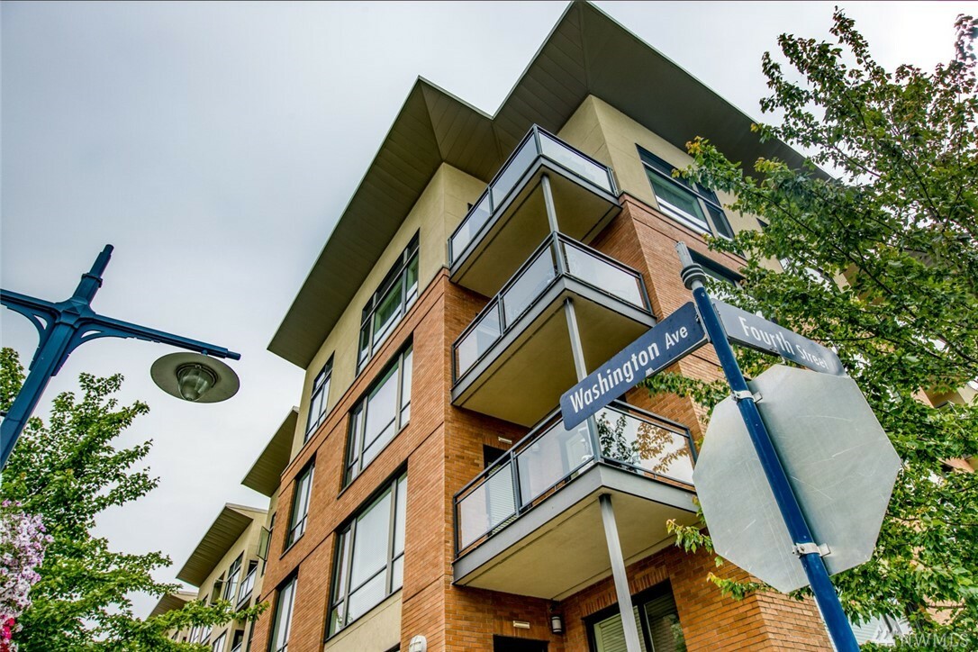 Property Photo: 400 Washington Ave 411 WA 98337