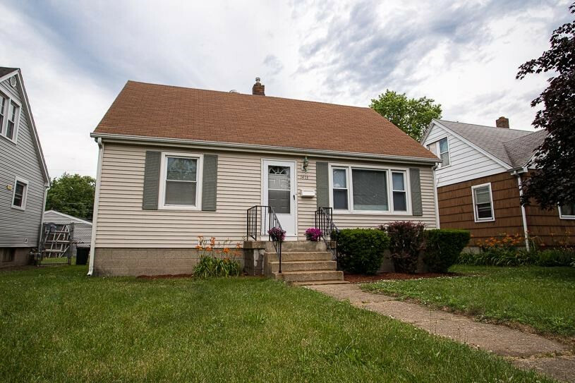 Property Photo:  1413 175th Street  IN 46324 