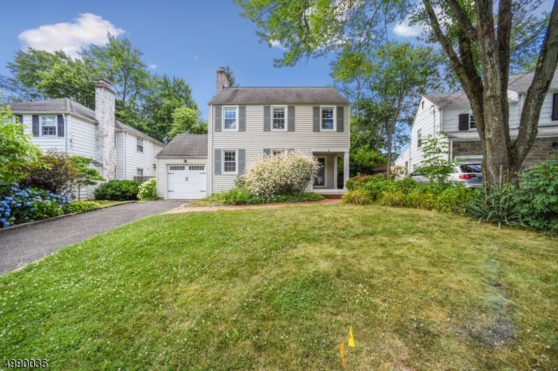 Property Photo: 8 Meadowbrook Rd NJ 07078