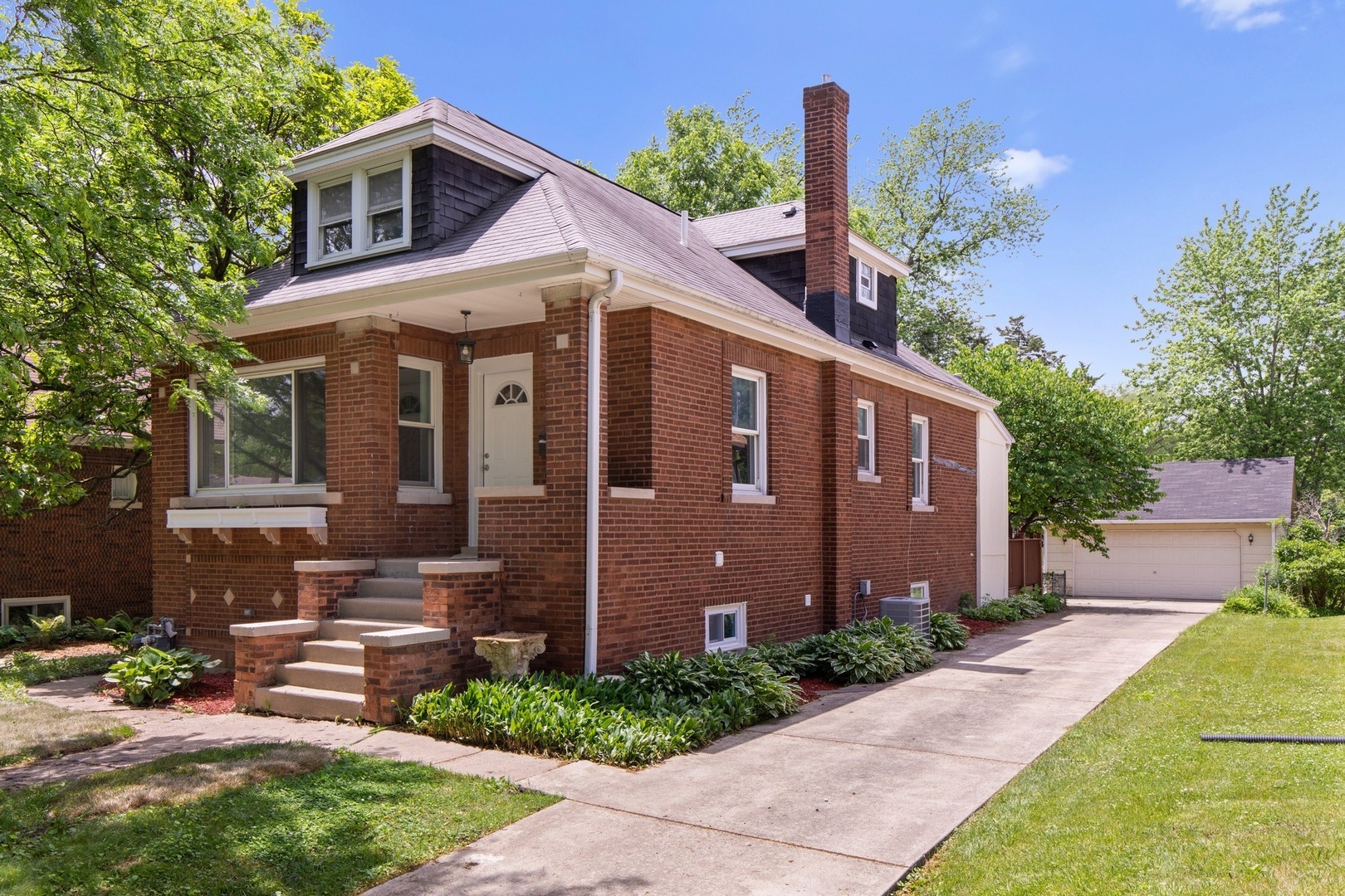 Property Photo: 450 South Wisconsin Avenue IL 60181