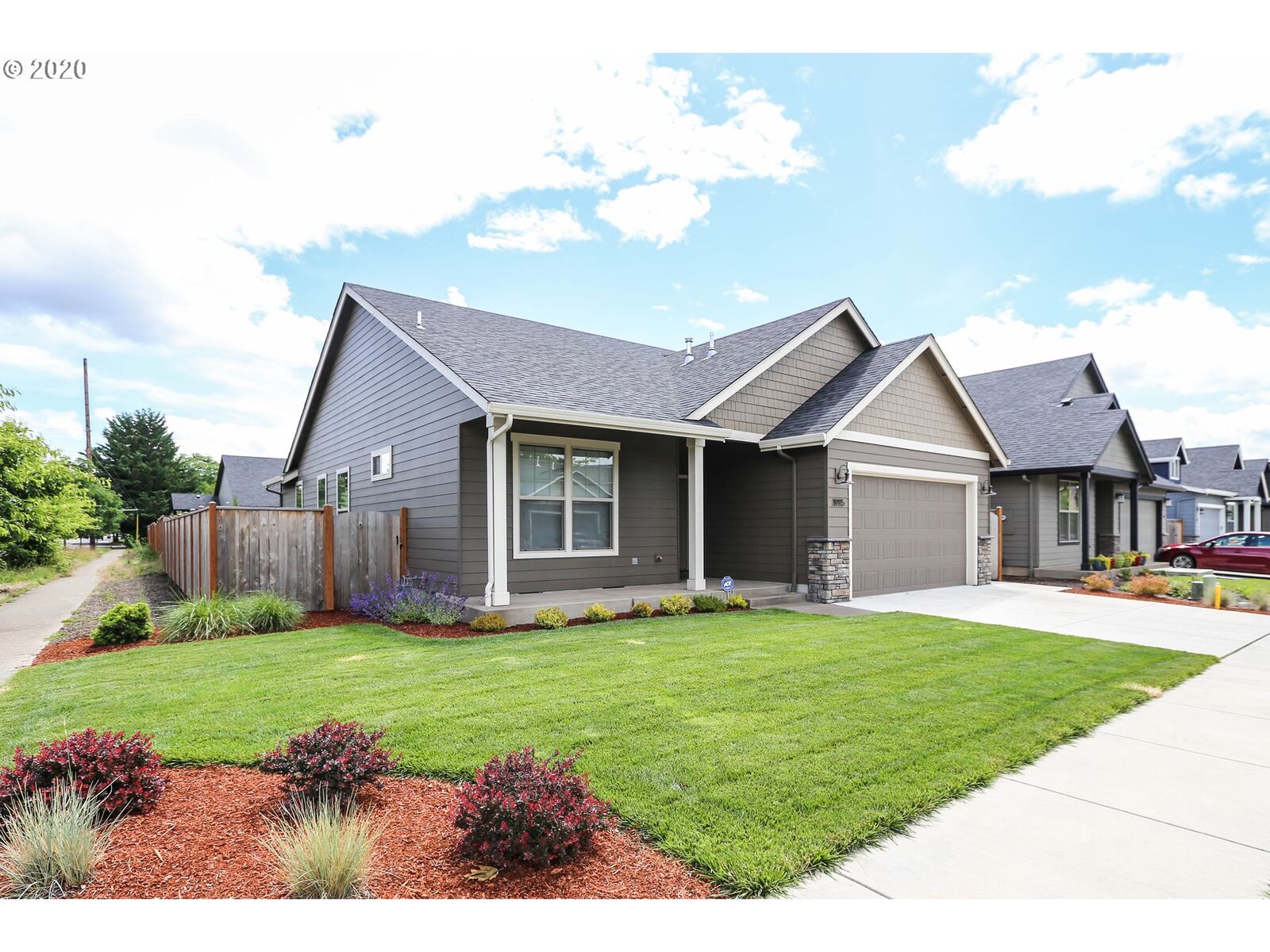 Property Photo: 1995 Cedar Brook Dr OR 97402