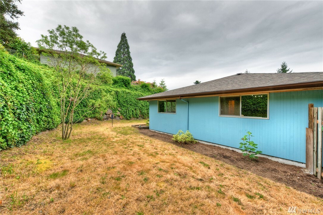 Property Photo:  11232 28th Ave SW  WA 98146 