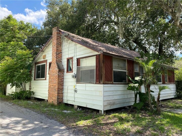 Property Photo:  205 E 11th Street  FL 32771 