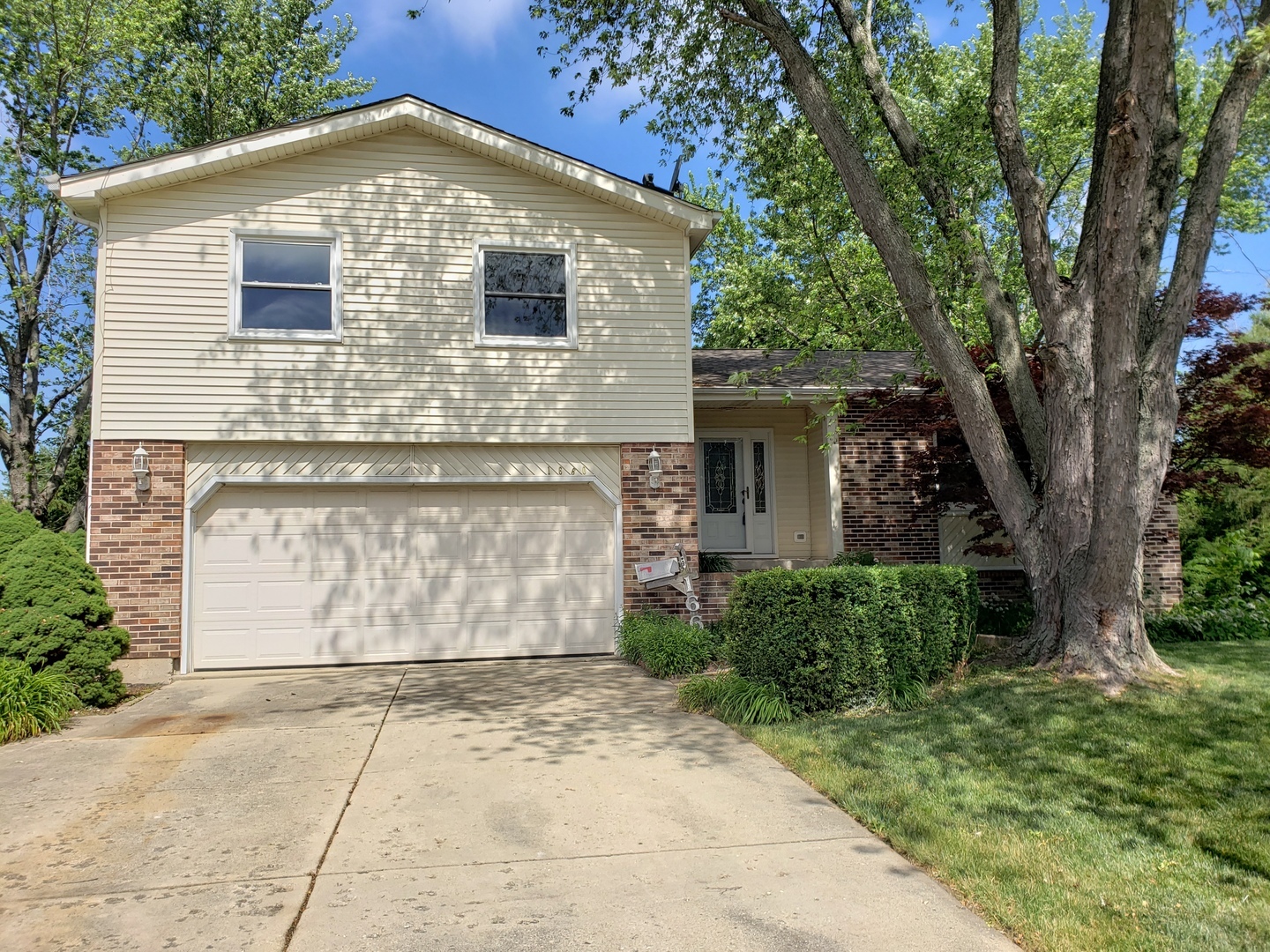 Property Photo:  1660 Kingsdale Road  IL 60169 