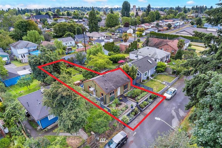 Property Photo:  9242  22nd Avenue SW  WA 98106 