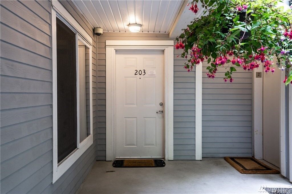 Property Photo:  3318  30th Avenue SW A203  WA 98126 