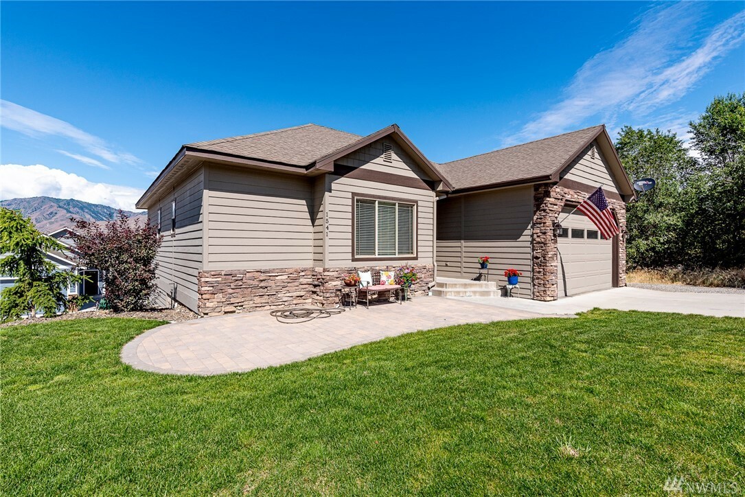 Property Photo: 1541 N Anne Ave WA 98802