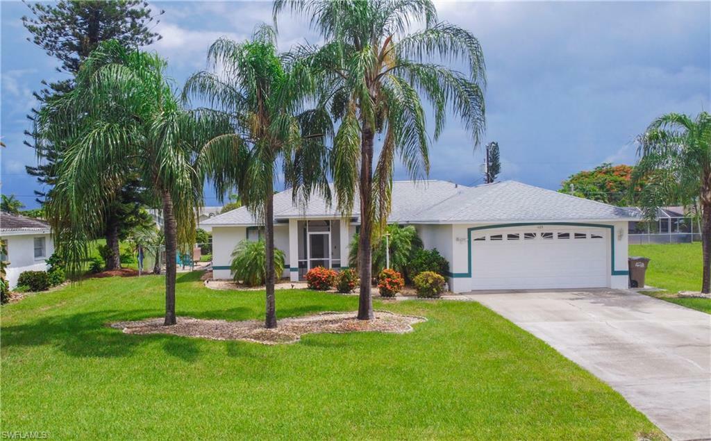 Property Photo:  1123 SE 37th Street  FL 33904 