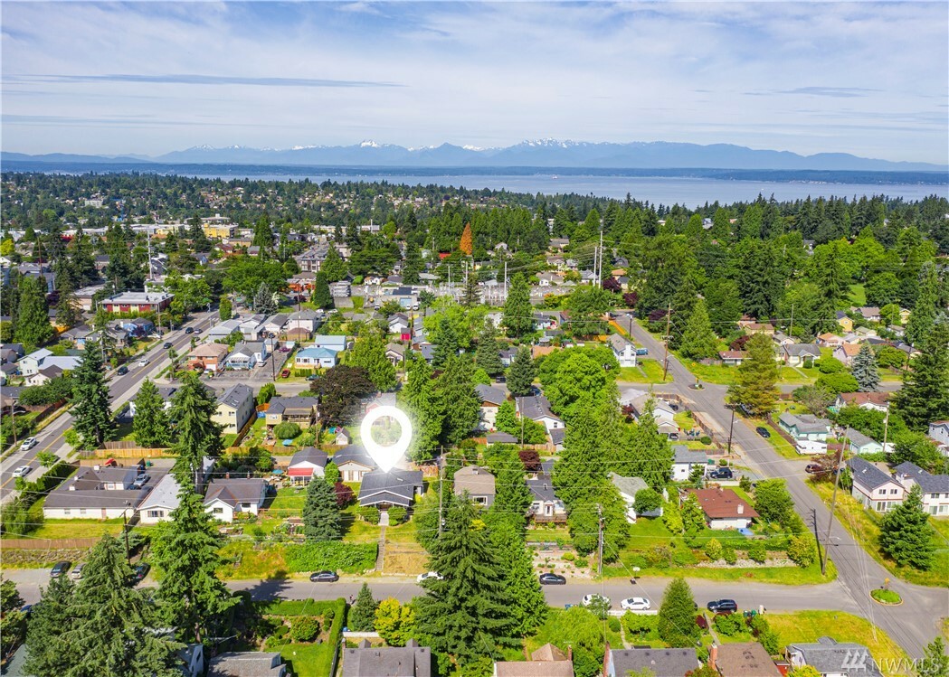 Property Photo:  10523 Linden Ave N  WA 98133 