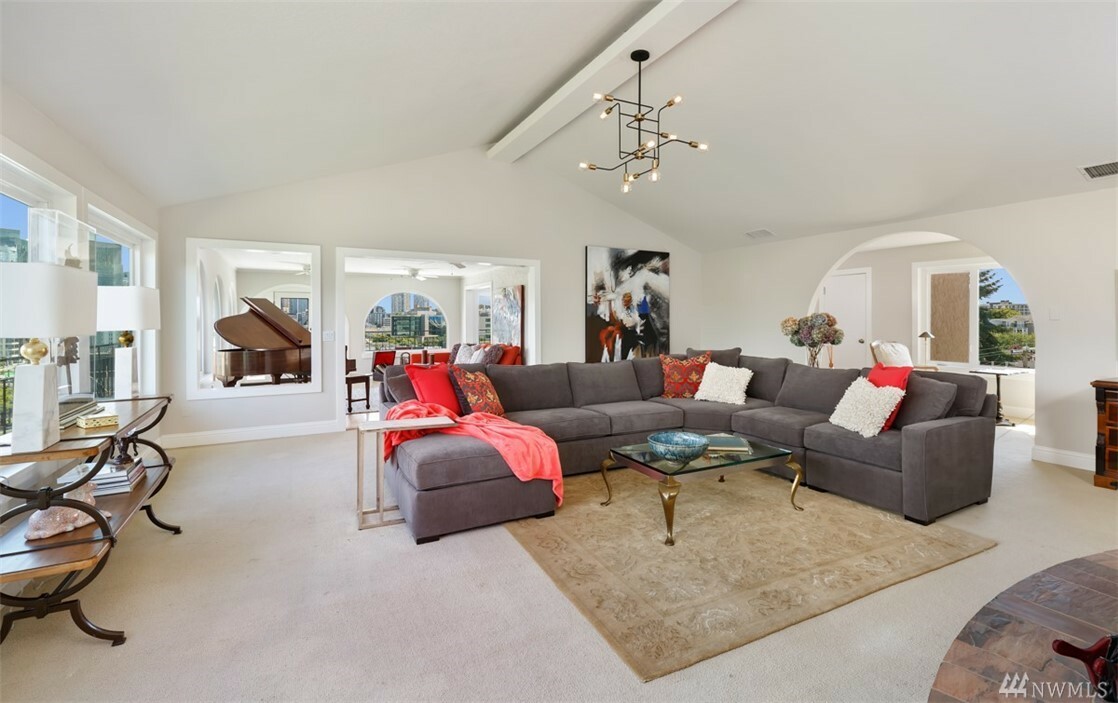 Property Photo: 610 Aloha St 501 WA 98109