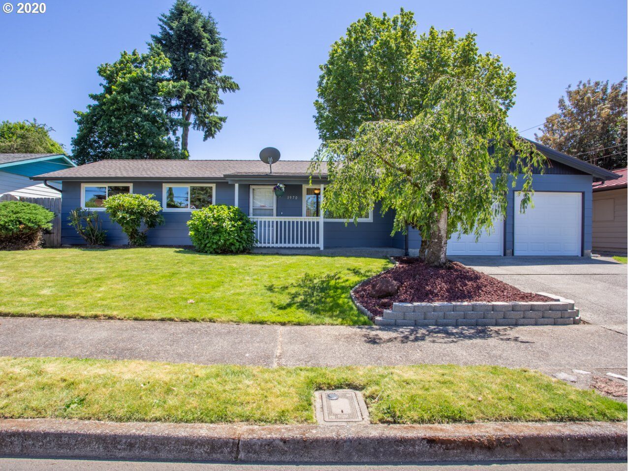 Property Photo:  1970 NW 7th Pl  OR 97030