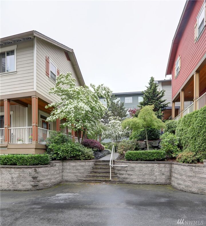 Property Photo: 6712 198 Place SW WA 98036