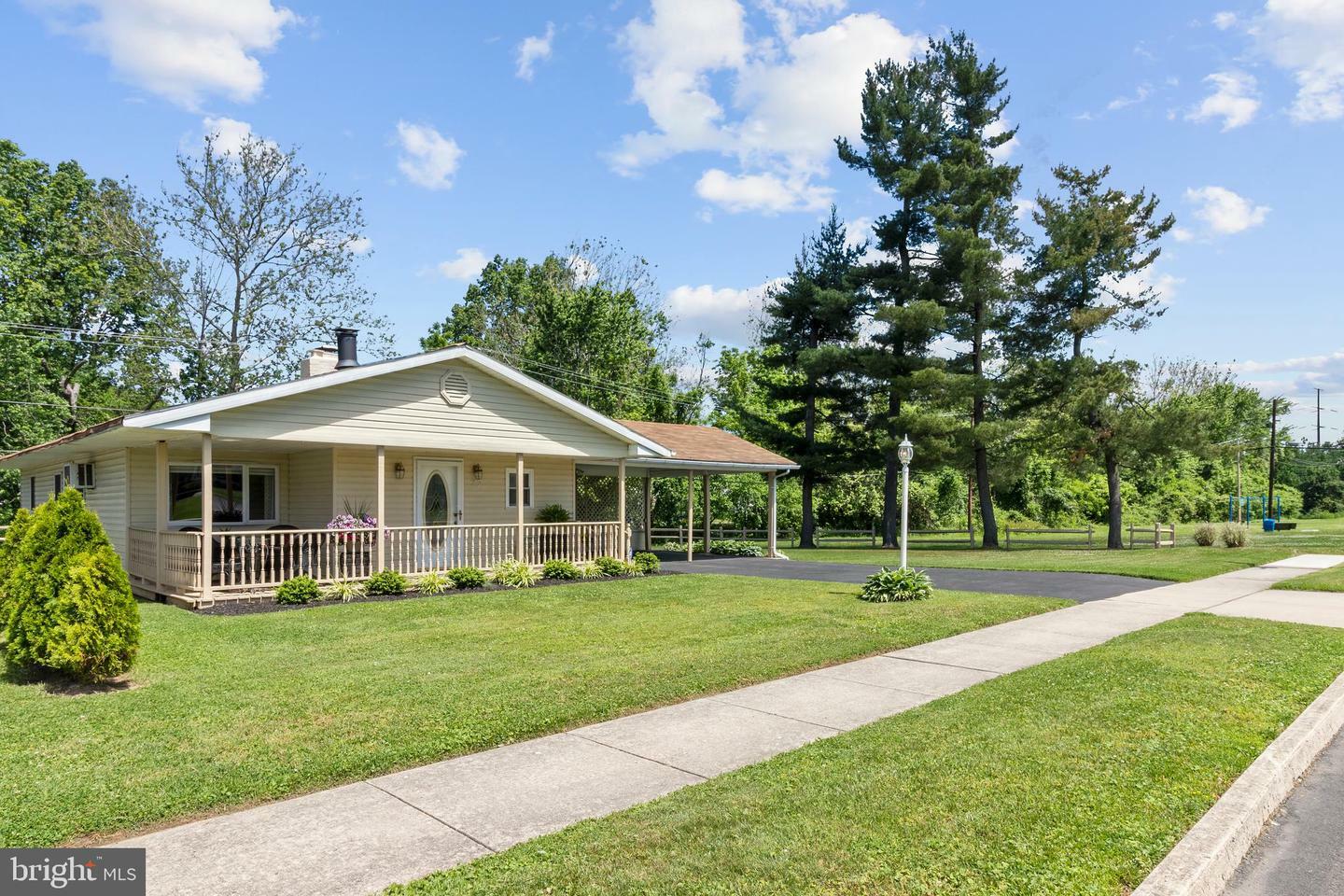 Property Photo:  77 Orangewood Drive  PA 19057 