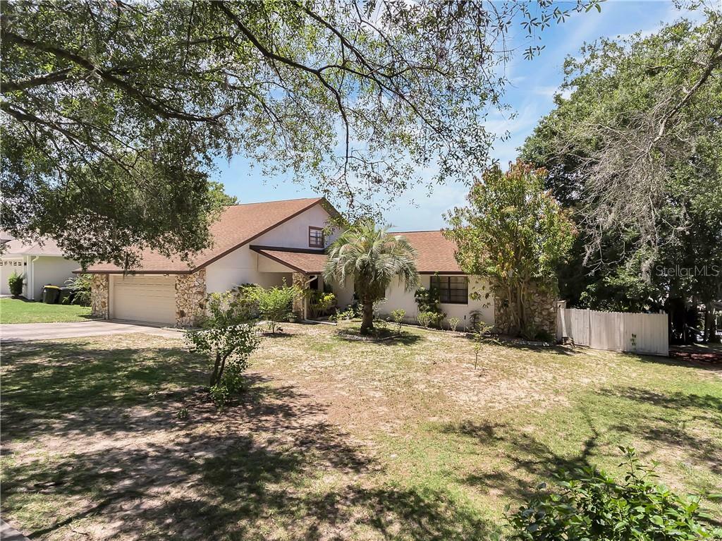 Property Photo:  2340 Lakeview Avenue  FL 34711 