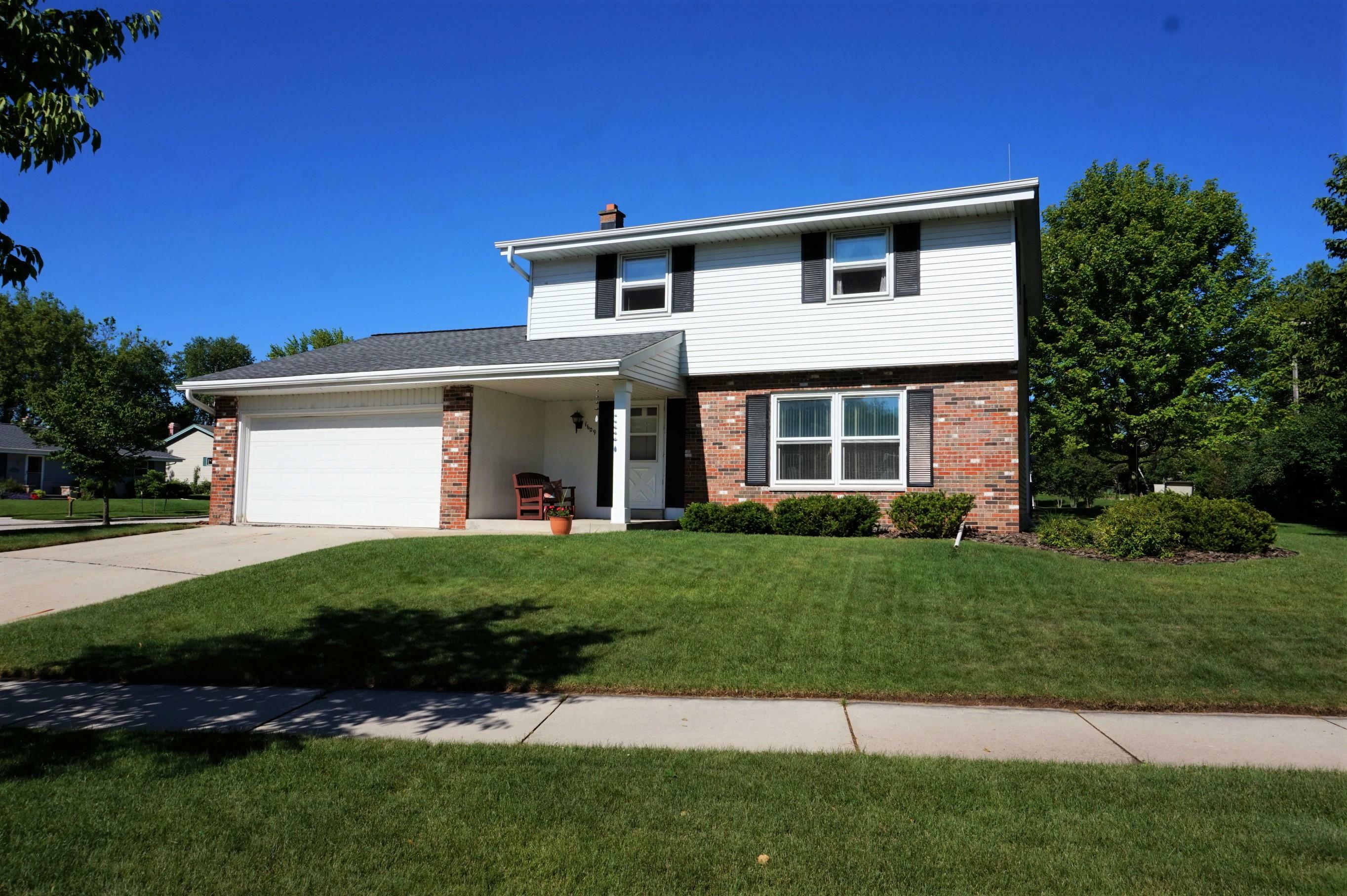 Property Photo:  1609 Parkway Dr  WI 53074 