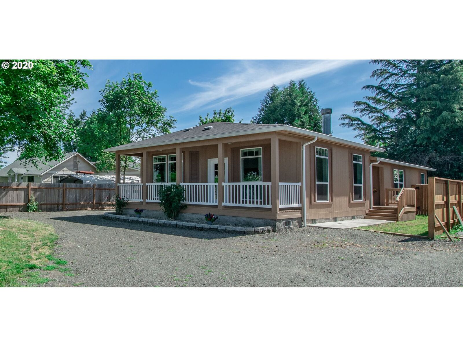 Property Photo:  1385 Taney St  OR 97402 