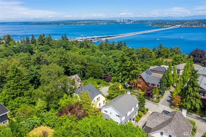 Property Photo:  1917  33rd Avenue S  WA 98144 