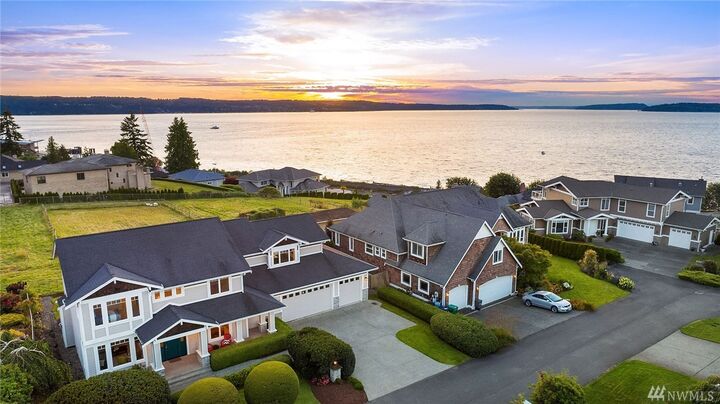 Property Photo:  203  Leslie Lane  WA 98275 