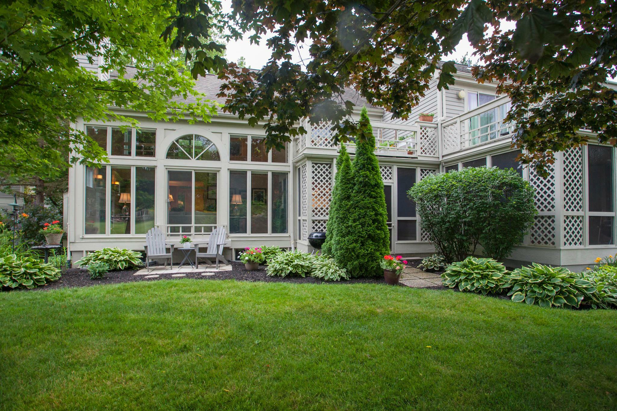 Property Photo: 6098 Glenbarr Place OH 43017