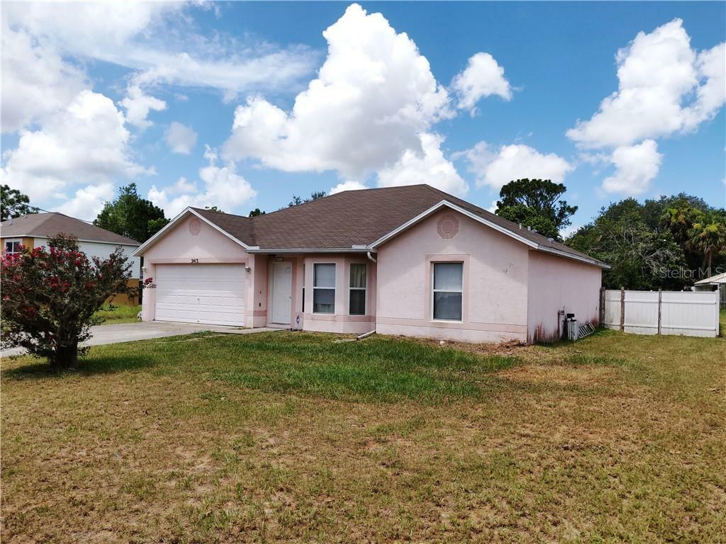 Property Photo: 2413 Hawthorne Road FL 34609