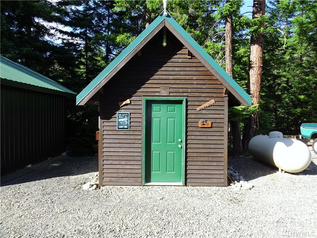 Property Photo:  391 Bunker Rd  WA 98940 