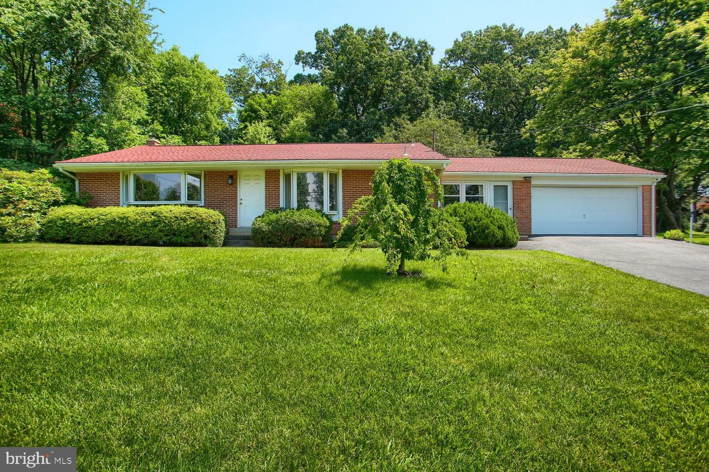 Property Photo:  709 Breezewood Drive  PA 17055 