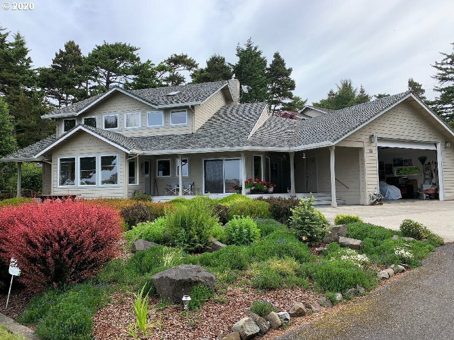 Property Photo: 911 Rhododendron Dr OR 97439
