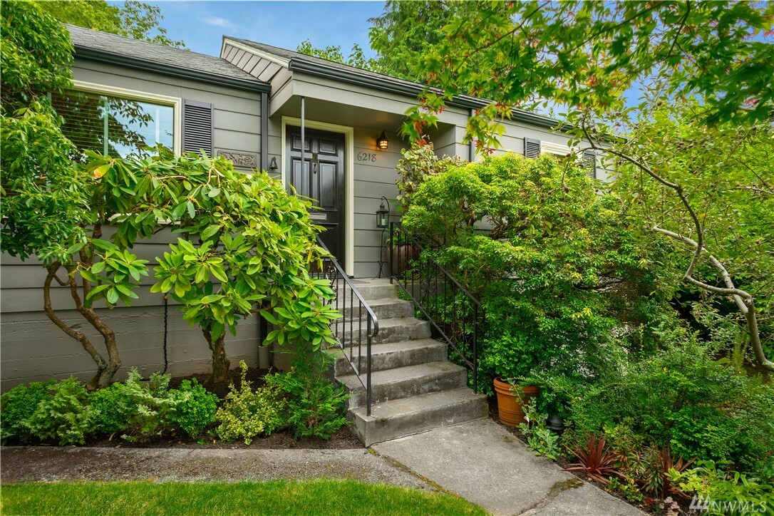 Property Photo:  6218 Vassar Ave NE  WA 98115 