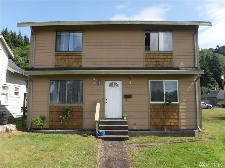 Property Photo:  1311 E 1st Street  WA 98520 