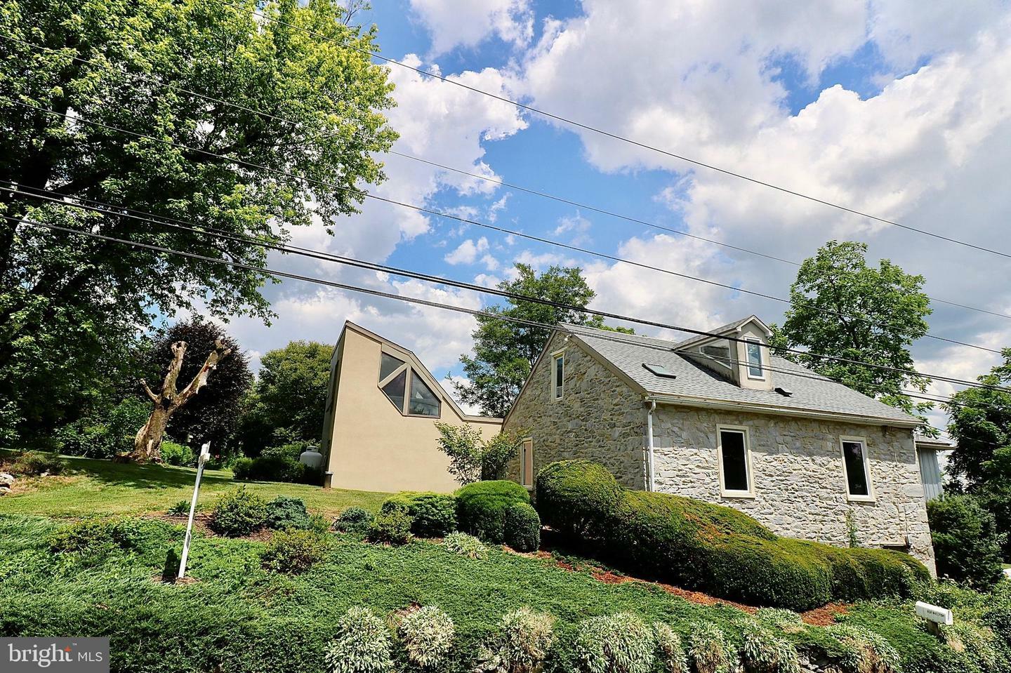 Property Photo:  1131 Hilltop Road  PA 19533 