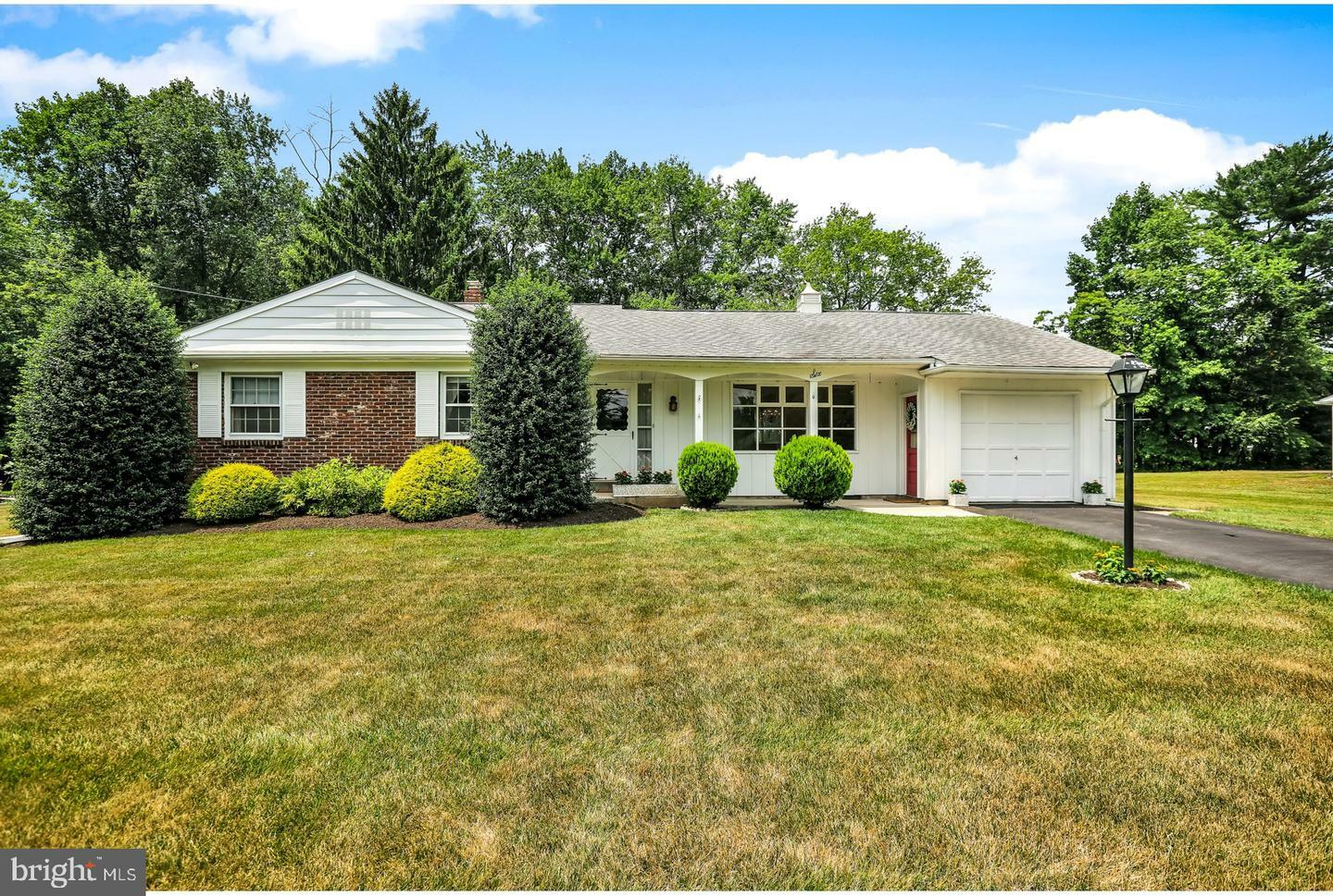 Property Photo: 6 Noreen Drive PA 19067