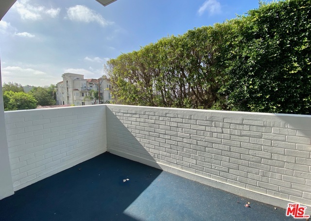 Property Photo: 999 N Doheny Dr 105 CA 90069