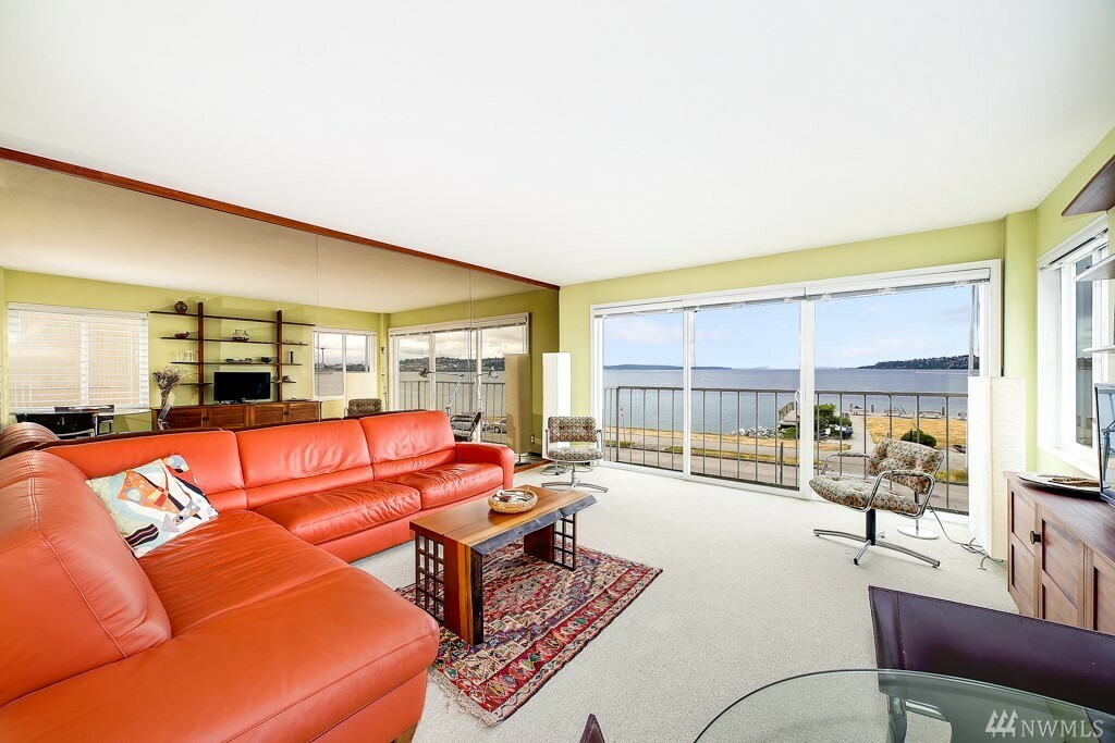 Property Photo:  1156 Alki Ave SW 202  WA 98116 