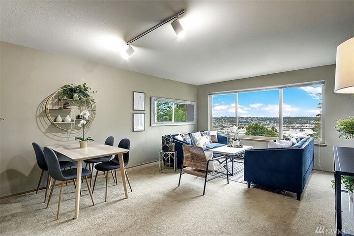 Property Photo:  4421 Greenwood Ave N 304  WA 98103 