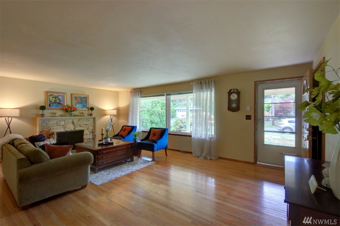 Property Photo:  2323 NE 191st St  WA 98155 