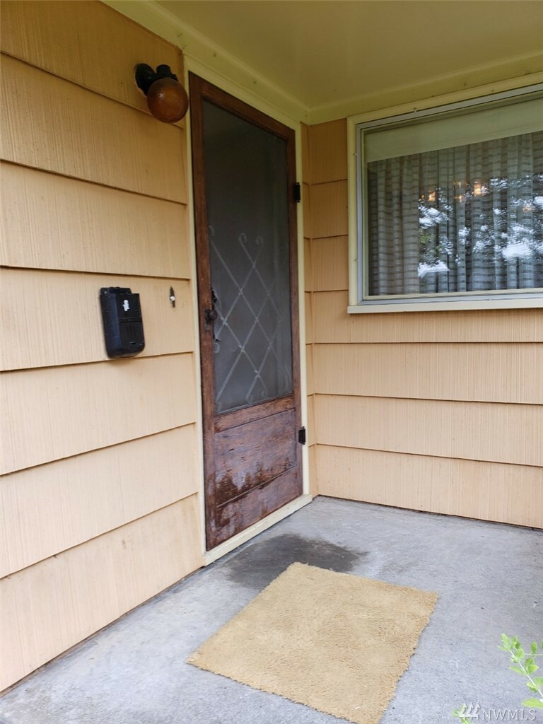 Property Photo:  941 21st Ave  WA 98632 