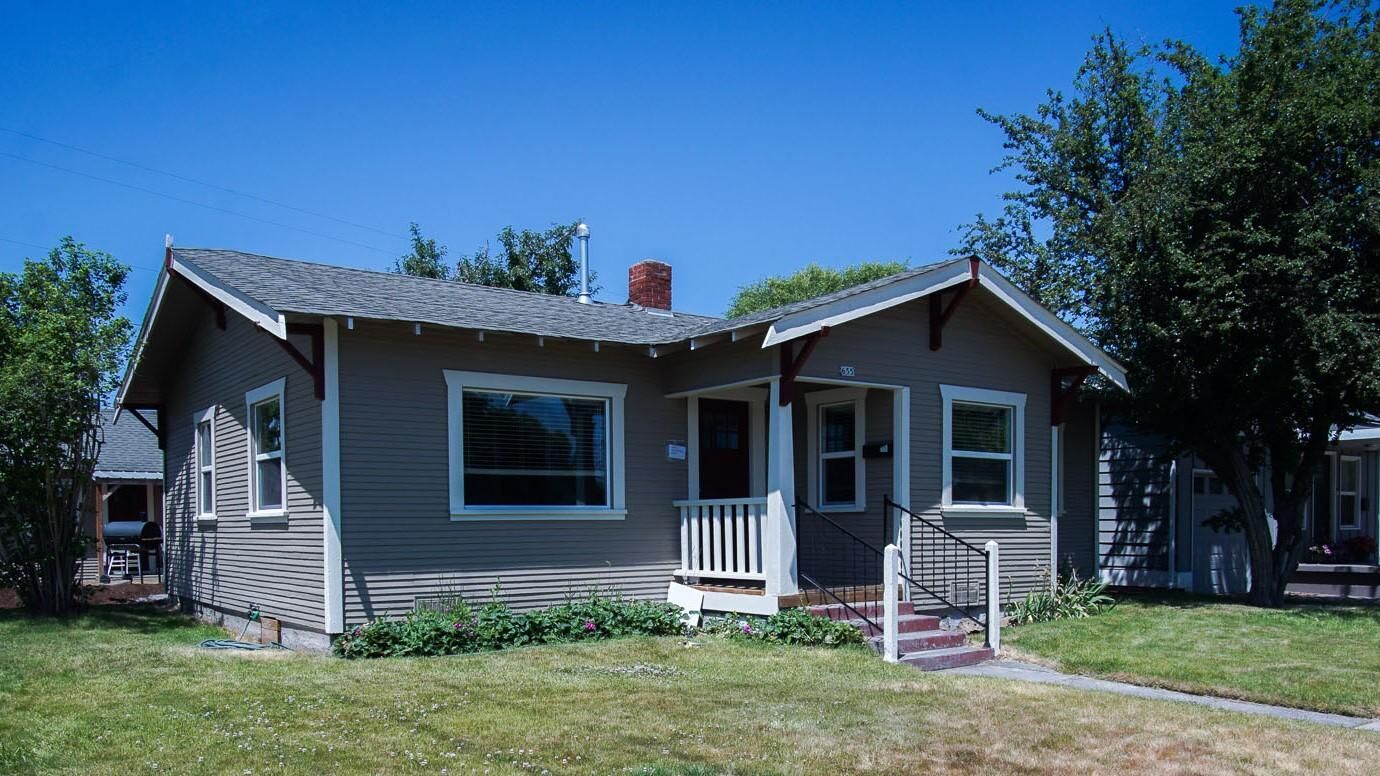 Property Photo: 655 SW 11th Street OR 97756