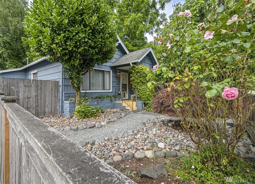 Property Photo: 429 8th Ave NE WA 98372