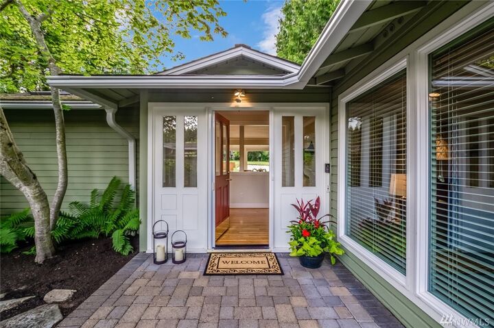 Property Photo:  2527  183rd Avenue NE  WA 98052 