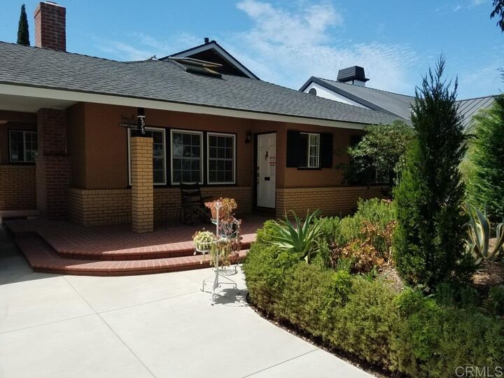 Property Photo:  5636 E Conant St  CA 90808 