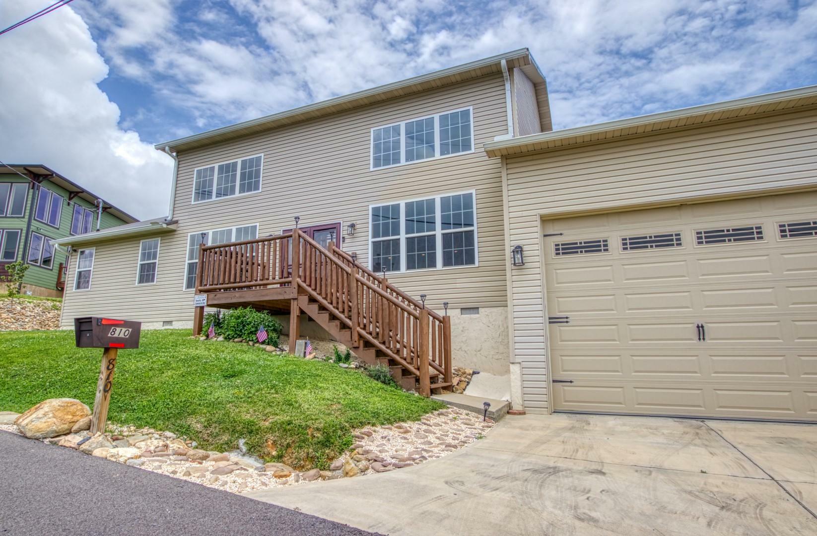 Property Photo:  810 Oakley Way  TN 37738 