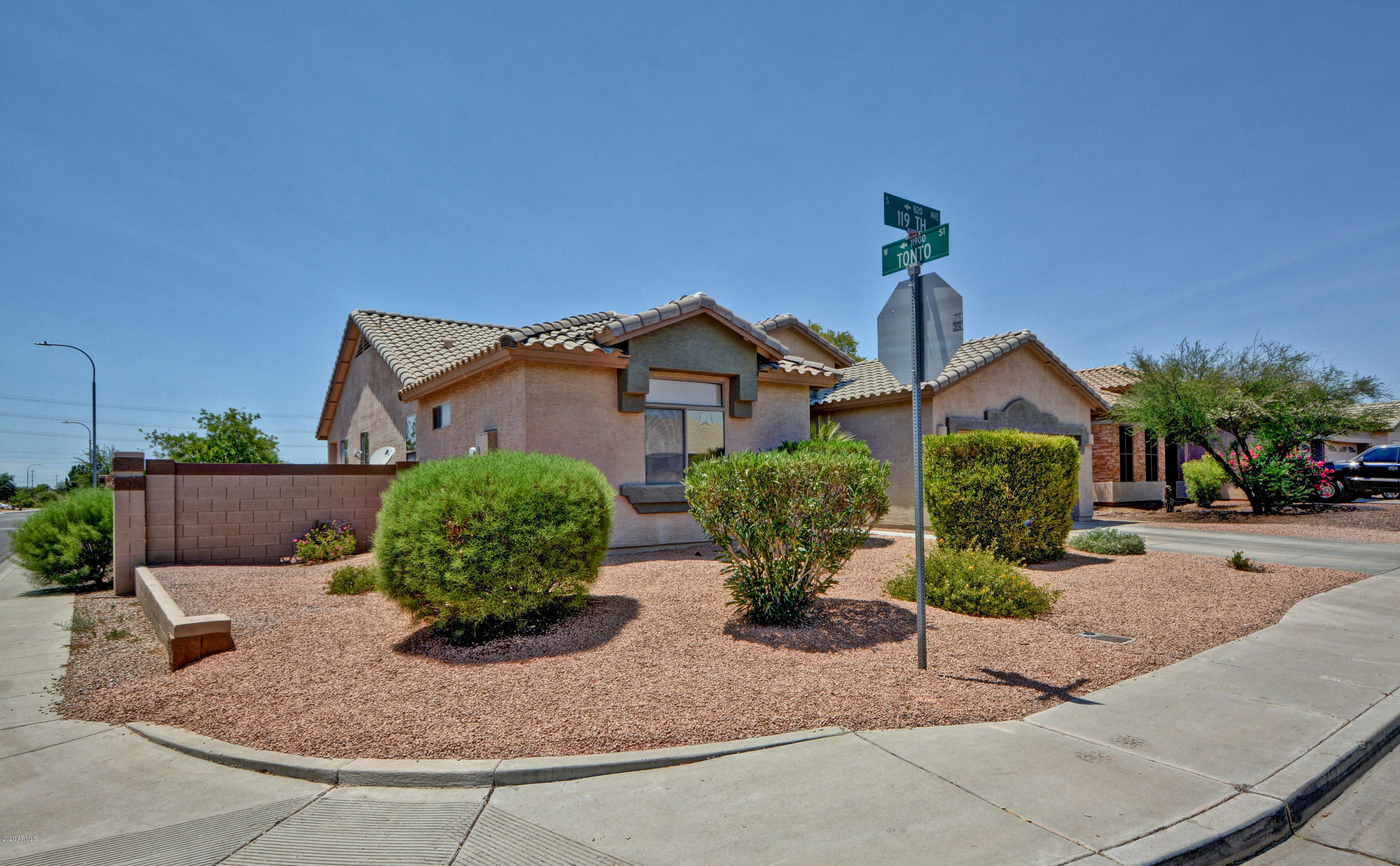 Property Photo: 818 S 119th Avenue AZ 85323