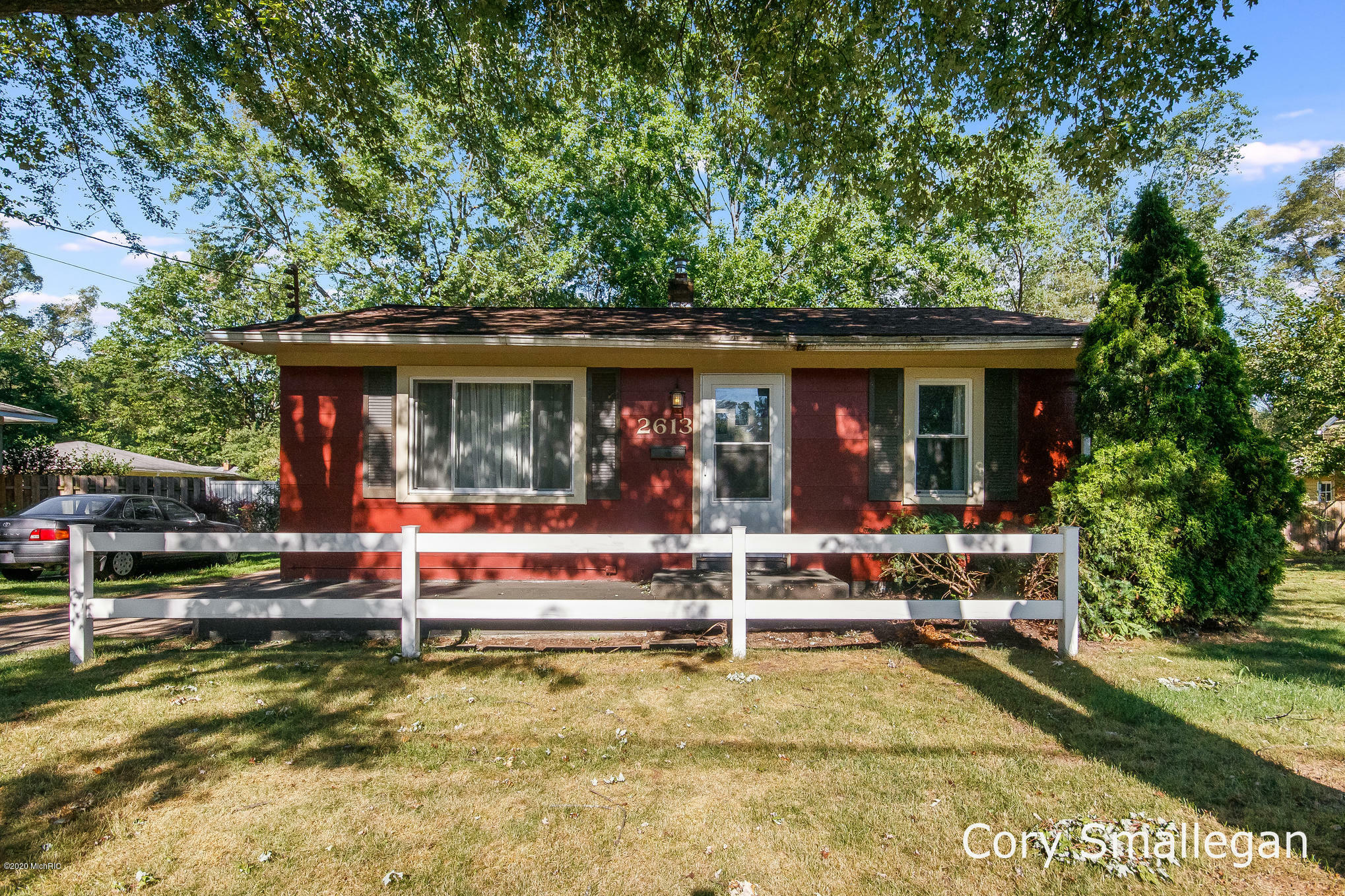 Property Photo:  2613 Longstreet Avenue SW  MI 49509 
