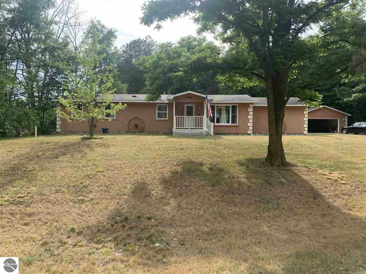 Property Photo:  2091 Pine Crescent Drive  MI 48622 