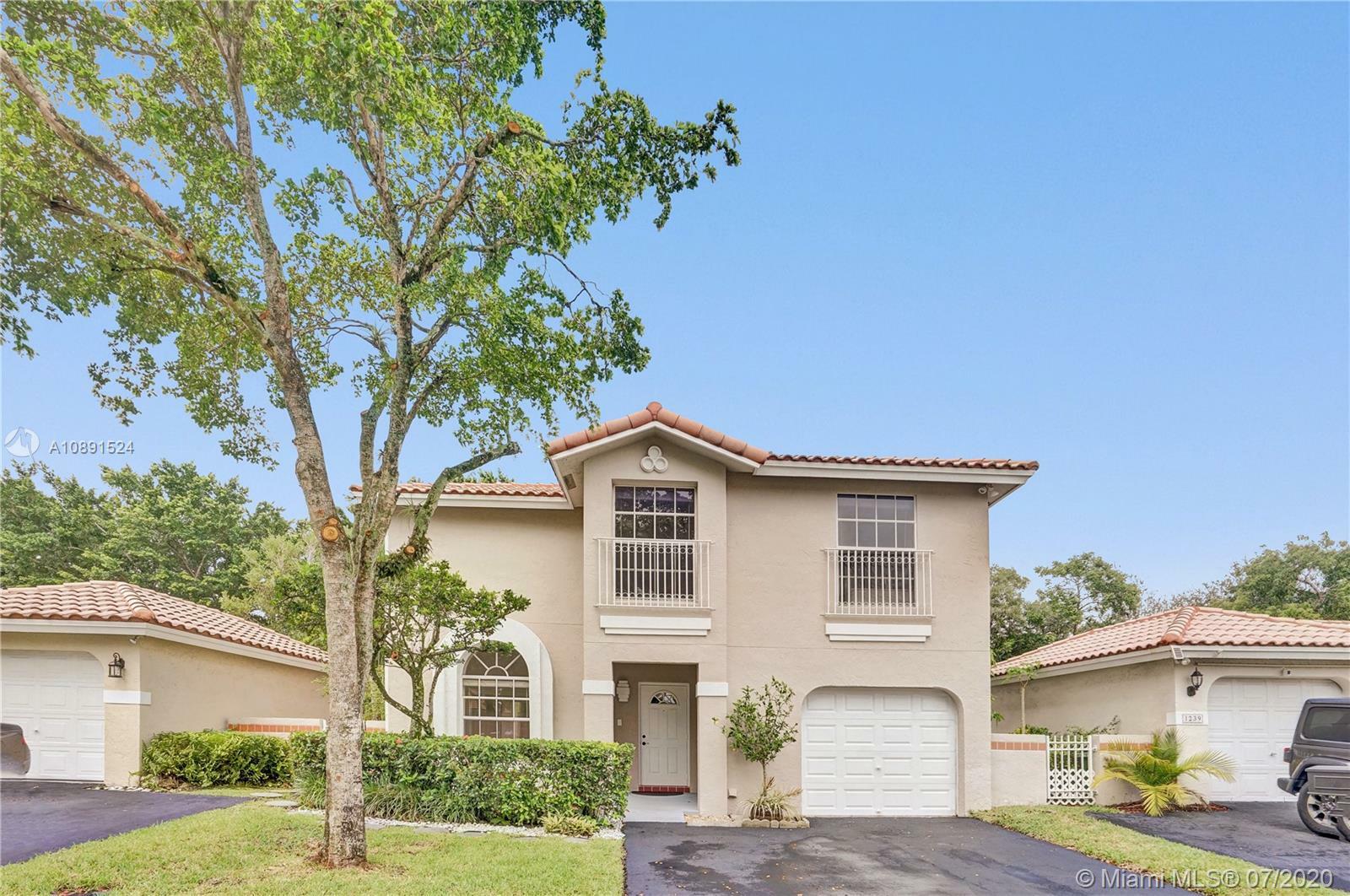 Property Photo:  1237 Seagrape Cir  FL 33326 